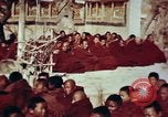 Image moine tibétain Lhassa (Tibet), 1943, de la seconde 35 séquences d'archives historiques vidéo 65675039992