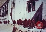 Image des moines Lhassa (Tibet), 1943, de la seconde 8 séquences d'archives historiques vidéo 65675039993
