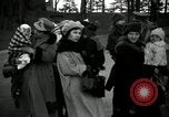 Standbild Krieg der Bräute und Babies United States USA, 1919, aus Sekunde 13 historischem Filmmaterial Videoclip 65675040009