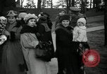 Standbild Krieg der Bräute und Babies United States USA, 1919, aus Sekunde 16 historischem Filmmaterial Videoclip 65675040009