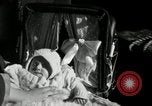 Standbild Krieg der Bräute und Babies United States USA, 1919, aus Sekunde 23 historischem Filmmaterial Videoclip 65675040009
