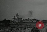 Standbild Beschuß von Kirche Western Front, 1916, aus Sekunde 25 historischem Filmmaterial Videoclip 65675040024