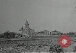 Standbild Beschuß von Kirche Western Front, 1916, aus Sekunde 30 historischem Filmmaterial Videoclip 65675040024