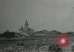 Standbild Beschuß von Kirche Western Front, 1916, aus Sekunde 31 historischem Filmmaterial Videoclip 65675040024