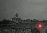 Standbild Beschuß von Kirche Western Front, 1916, aus Sekunde 32 historischem Filmmaterial Videoclip 65675040024
