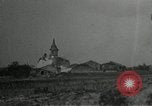 Standbild Beschuß von Kirche Western Front, 1916, aus Sekunde 36 historischem Filmmaterial Videoclip 65675040024