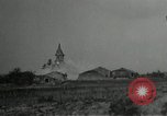 Standbild Beschuß von Kirche Western Front, 1916, aus Sekunde 41 historischem Filmmaterial Videoclip 65675040024