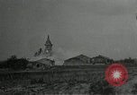 Standbild Beschuß von Kirche Western Front, 1916, aus Sekunde 42 historischem Filmmaterial Videoclip 65675040024