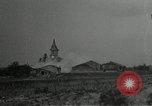 Standbild Beschuß von Kirche Western Front, 1916, aus Sekunde 43 historischem Filmmaterial Videoclip 65675040024