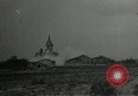 Standbild Beschuß von Kirche Western Front, 1916, aus Sekunde 44 historischem Filmmaterial Videoclip 65675040024