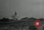 Standbild Beschuß von Kirche Western Front, 1916, aus Sekunde 52 historischem Filmmaterial Videoclip 65675040024