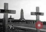 Image Verdun ossuaire Douamont France, 1932, de la seconde 7 séquences d'archives historiques vidéo 65675040029
