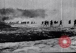 Standbild US-Truppen im Schnee Ersten Weltkrieg Frankreich, 1918, aus Sekunde 11 historischem Filmmaterial Videoclip 65675040053
