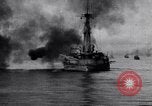 Standbild Untergang der türkischen osmanischen Cruiser Mecidiye Ersten Weltkrieg Schwarze Meer, 1915, aus Sekunde 17 historischem Filmmaterial Videoclip 65675040063