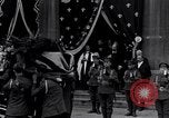 Standbild Beerdigung der Krankenschwester Edith Cavell Norfolk England, 1919, aus Sekunde 3 historischem Filmmaterial Videoclip 65675040081