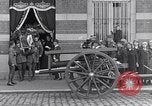Standbild Beerdigung der Krankenschwester Edith Cavell Norfolk England, 1919, aus Sekunde 8 historischem Filmmaterial Videoclip 65675040081