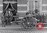 Standbild Beerdigung der Krankenschwester Edith Cavell Norfolk England, 1919, aus Sekunde 9 historischem Filmmaterial Videoclip 65675040081