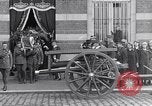 Standbild Beerdigung der Krankenschwester Edith Cavell Norfolk England, 1919, aus Sekunde 11 historischem Filmmaterial Videoclip 65675040081