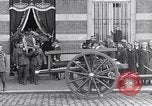 Standbild Beerdigung der Krankenschwester Edith Cavell Norfolk England, 1919, aus Sekunde 12 historischem Filmmaterial Videoclip 65675040081