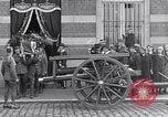 Standbild Beerdigung der Krankenschwester Edith Cavell Norfolk England, 1919, aus Sekunde 15 historischem Filmmaterial Videoclip 65675040081