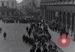 Standbild Beerdigung der Krankenschwester Edith Cavell Norfolk England, 1919, aus Sekunde 20 historischem Filmmaterial Videoclip 65675040081