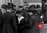 Standbild Beerdigung der Krankenschwester Edith Cavell Norfolk England, 1919, aus Sekunde 30 historischem Filmmaterial Videoclip 65675040081