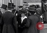 Standbild Beerdigung der Krankenschwester Edith Cavell Norfolk England, 1919, aus Sekunde 31 historischem Filmmaterial Videoclip 65675040081