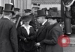 Standbild Beerdigung der Krankenschwester Edith Cavell Norfolk England, 1919, aus Sekunde 40 historischem Filmmaterial Videoclip 65675040081