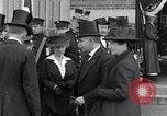Standbild Beerdigung der Krankenschwester Edith Cavell Norfolk England, 1919, aus Sekunde 41 historischem Filmmaterial Videoclip 65675040081