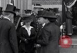 Standbild Beerdigung der Krankenschwester Edith Cavell Norfolk England, 1919, aus Sekunde 42 historischem Filmmaterial Videoclip 65675040081