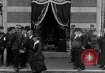 Standbild Beerdigung der Krankenschwester Edith Cavell Norfolk England, 1919, aus Sekunde 46 historischem Filmmaterial Videoclip 65675040081