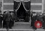 Standbild Beerdigung der Krankenschwester Edith Cavell Norfolk England, 1919, aus Sekunde 48 historischem Filmmaterial Videoclip 65675040081