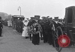 Standbild Beerdigung der Krankenschwester Edith Cavell Norfolk England, 1919, aus Sekunde 55 historischem Filmmaterial Videoclip 65675040081