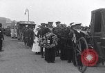 Standbild Beerdigung der Krankenschwester Edith Cavell Norfolk England, 1919, aus Sekunde 56 historischem Filmmaterial Videoclip 65675040081