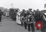 Standbild Beerdigung der Krankenschwester Edith Cavell Norfolk England, 1919, aus Sekunde 57 historischem Filmmaterial Videoclip 65675040081