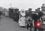 Standbild Beerdigung der Krankenschwester Edith Cavell Norfolk England, 1919, aus Sekunde 60 historischem Filmmaterial Videoclip 65675040081