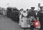 Standbild Beerdigung der Krankenschwester Edith Cavell Norfolk England, 1919, aus Sekunde 62 historischem Filmmaterial Videoclip 65675040081