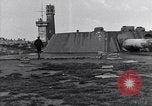 Standbild Die Entwaffnung der Helgoland Helgoland Festung nach Ersten Weltkrieg Helgoland Deutschland, 1920, aus Sekunde 54 historischem Filmmaterial Videoclip 65675040084