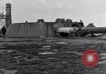 Standbild Die Entwaffnung der Helgoland Helgoland Festung nach Ersten Weltkrieg Helgoland Deutschland, 1920, aus Sekunde 57 historischem Filmmaterial Videoclip 65675040084