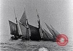 Immagine di 3-masted schooner Miss Morris affondato da U-boat Oceano atlantico, 1916, secondo 14 filmato di repertorio 65675040086