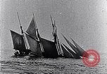 Immagine di 3-masted schooner Miss Morris affondato da U-boat Oceano atlantico, 1916, secondo 15 filmato di repertorio 65675040086