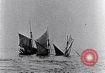 Immagine di 3-masted schooner Miss Morris affondato da U-boat Oceano atlantico, 1916, secondo 20 filmato di repertorio 65675040086