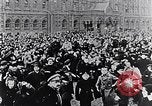 Standbild Czar's Army legt Waffen Russland, 1917, aus Sekunde 4 historischem Filmmaterial Videoclip 65675040088