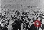 Standbild Czar's Army legt Waffen Russland, 1917, aus Sekunde 5 historischem Filmmaterial Videoclip 65675040088