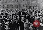 Standbild Czar's Army legt Waffen Russland, 1917, aus Sekunde 6 historischem Filmmaterial Videoclip 65675040088