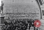 Standbild Czar's Army legt Waffen Russland, 1917, aus Sekunde 9 historischem Filmmaterial Videoclip 65675040088