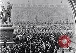 Standbild Czar's Army legt Waffen Russland, 1917, aus Sekunde 11 historischem Filmmaterial Videoclip 65675040088