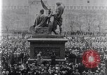 Standbild Czar's Army legt Waffen Russland, 1917, aus Sekunde 17 historischem Filmmaterial Videoclip 65675040088