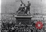 Standbild Czar's Army legt Waffen Russland, 1917, aus Sekunde 19 historischem Filmmaterial Videoclip 65675040088