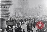 Standbild Czar's Army legt Waffen Russland, 1917, aus Sekunde 24 historischem Filmmaterial Videoclip 65675040088
